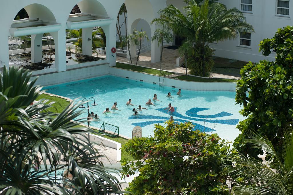 Hotel Tropical Manaus Exterior photo Swimming pool at the hotel