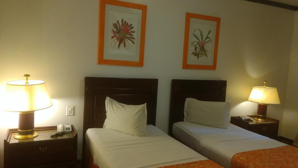Hotel Tropical Manaus Exterior photo A room at the hotel
