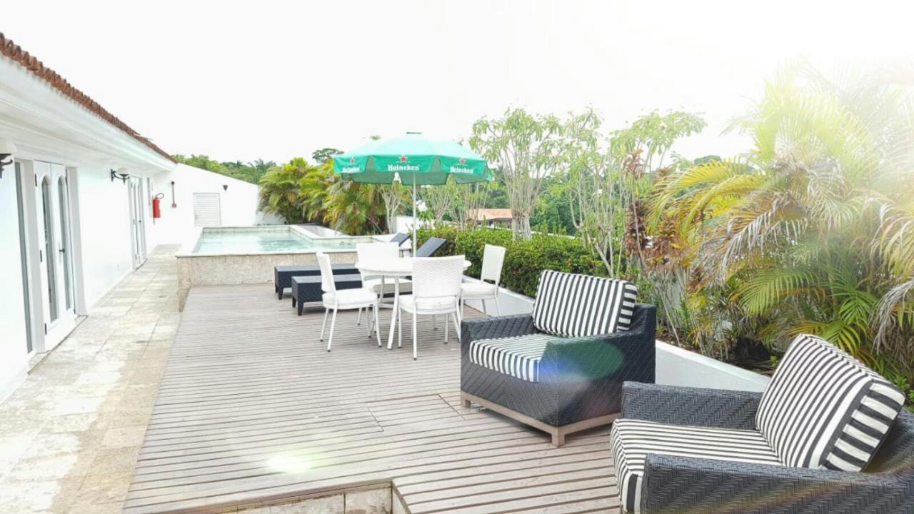 Hotel Tropical Manaus Exterior photo Rooftop pool at the hotel