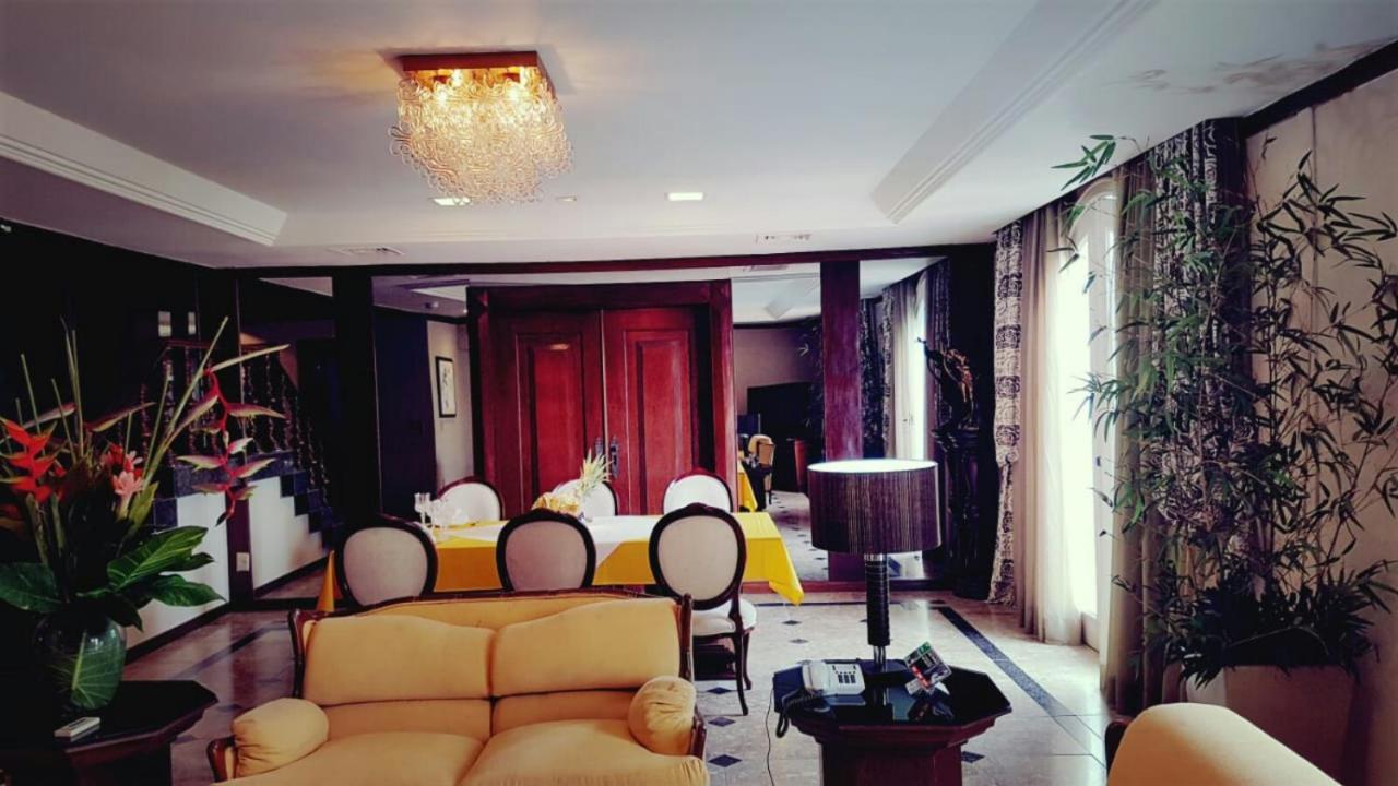 Hotel Tropical Manaus Exterior photo A living room in a luxury apartment