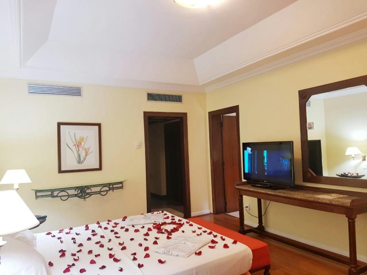 Hotel Tropical Manaus Exterior photo A room at the hotel