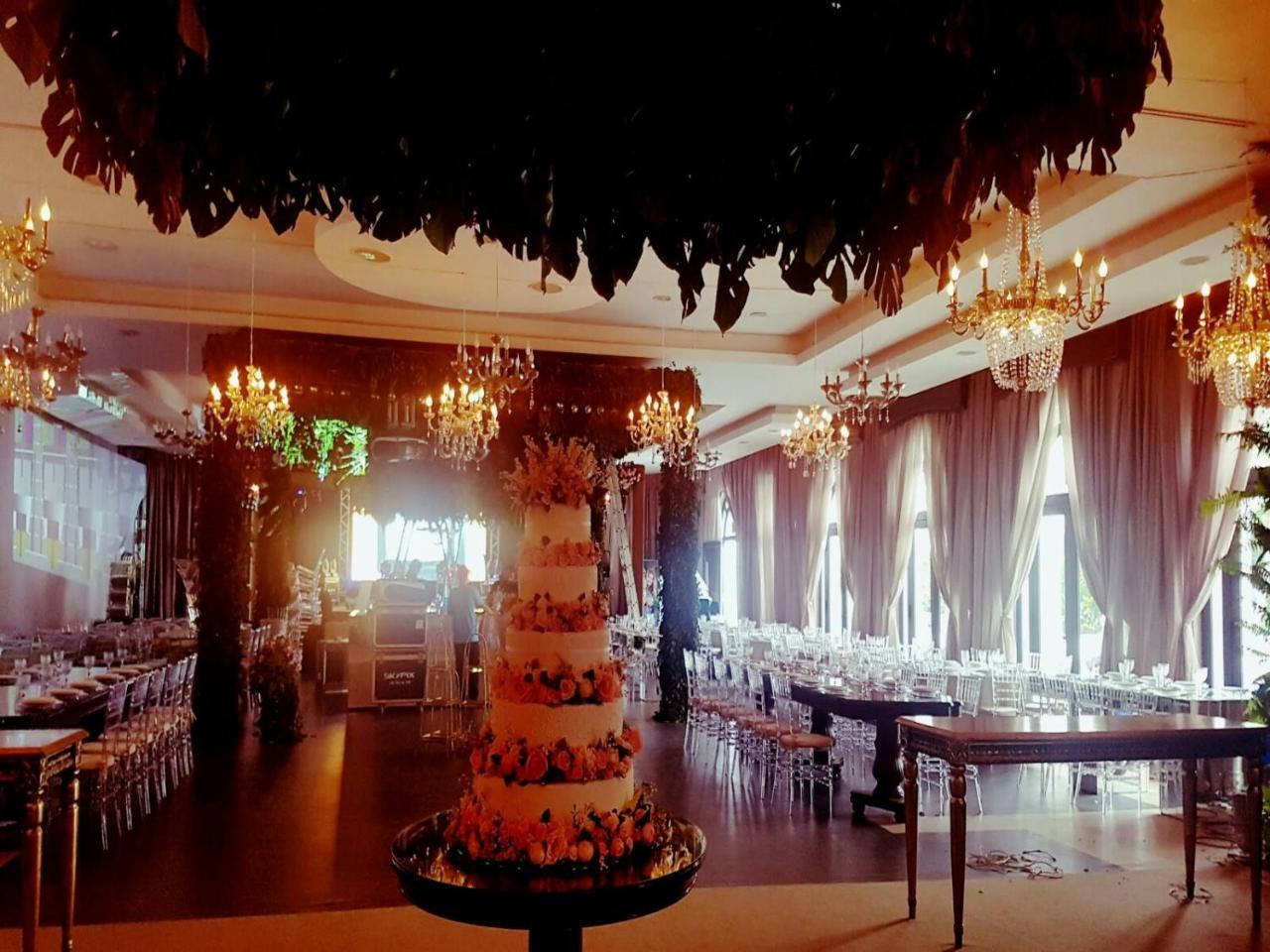 Hotel Tropical Manaus Exterior photo A wedding reception at the Mandarin Oriental, Bangkok