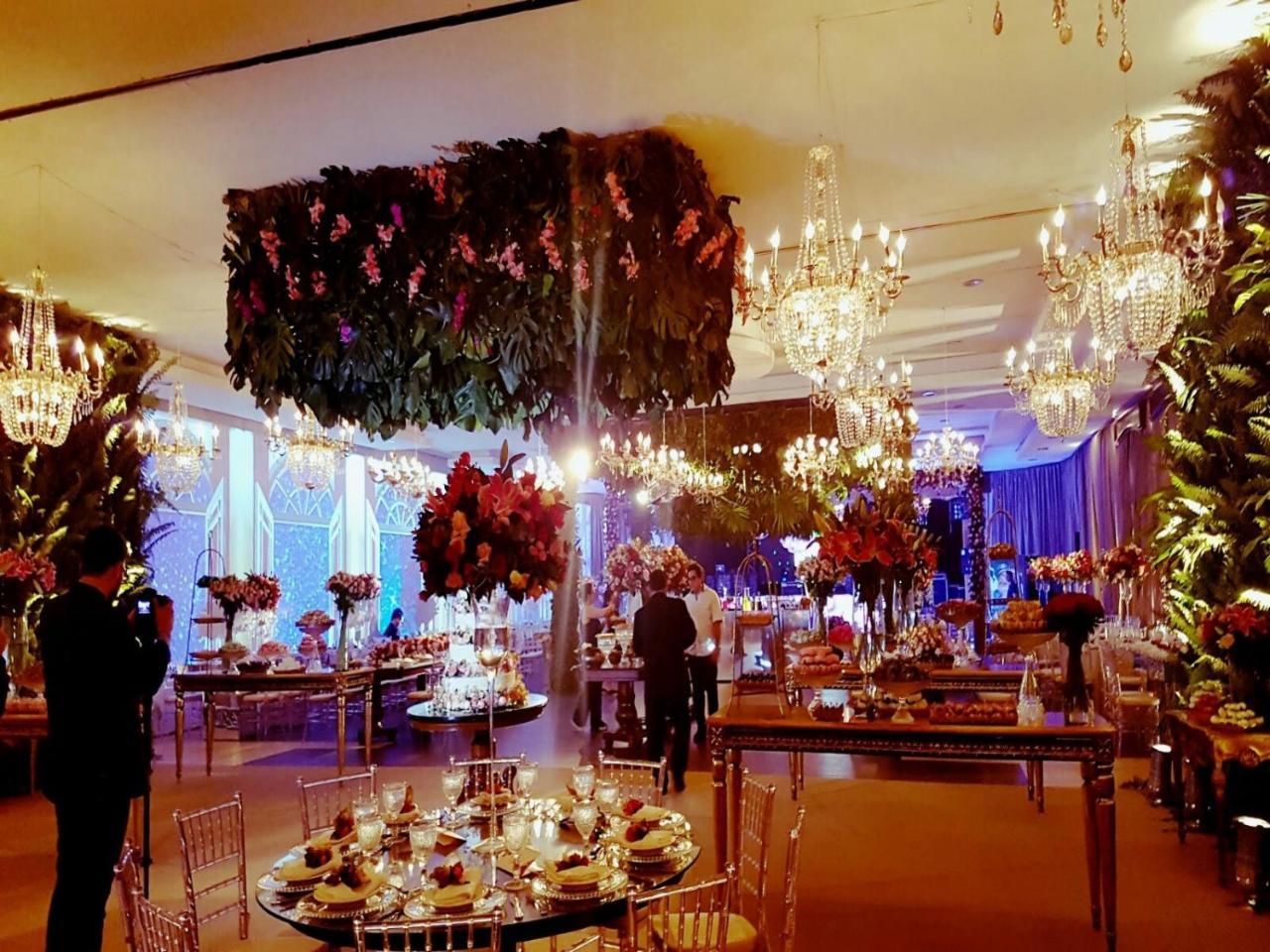 Hotel Tropical Manaus Exterior photo The interior of the ballroom at the 2011 Met Gala
