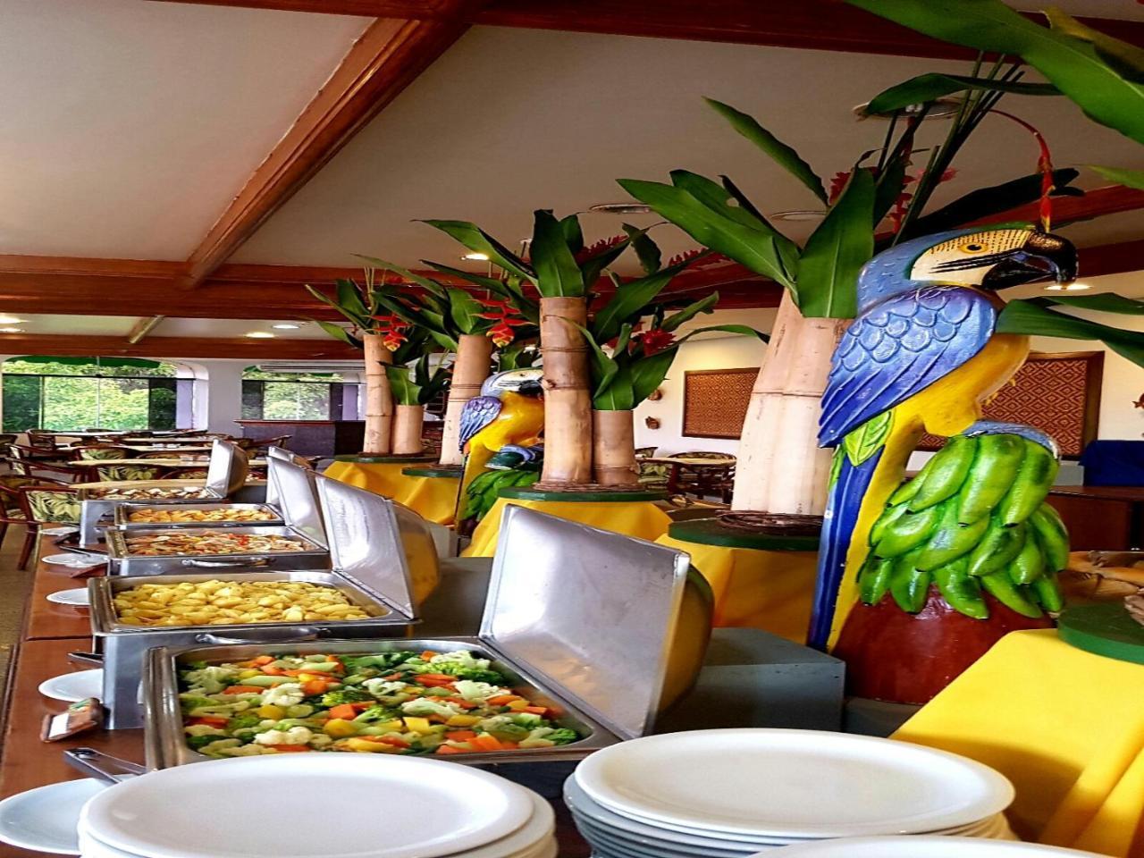 Hotel Tropical Manaus Exterior photo The buffet at the restaurant